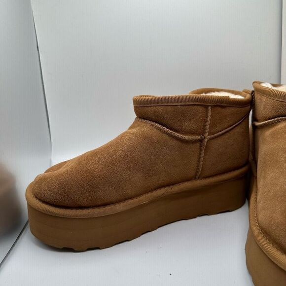 CUSHIONAIRE Women's Genuine Suede pull on platform boot +Memory Foam 8.5 WIDE CH - Picture 7 of 7